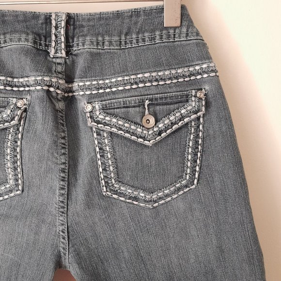 💥 EUC Torrid Denim Bermuda Shorts, Size 12 - Picture 7 of 9